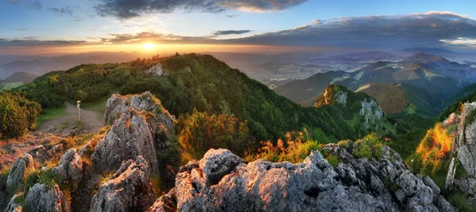 Fototapeten Landschaft des Berges bei Sonnenuntergang Panorama vom Gipfel Velky Choc, Slowakei © TTstudio