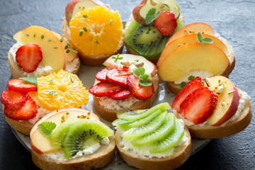 Fruit dessert sandwiches