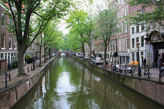 Un tranquillo canale di Amsterdam © Claudio