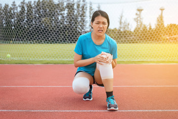 Obraz premium Athlete woman suffering from pain in legs with knee injury after sport exercise running jogging