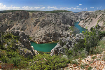 Schlucht mit Fluß Zrwanja, Kroatien, Europa