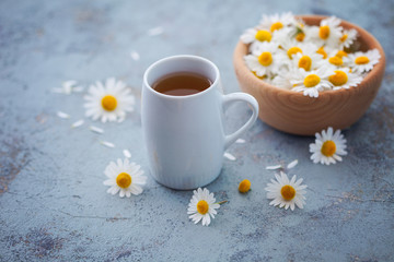 Fototapeta na wymiar chamomile tea with fresh flowers