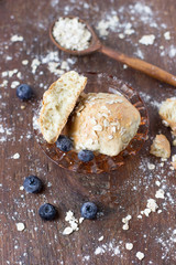 печенье с овсянными хлопьми на деревянном фоне