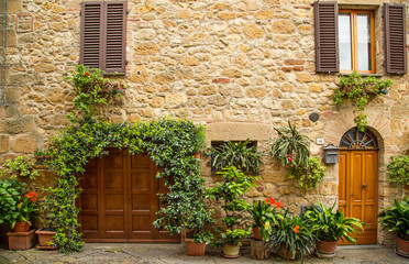 Fototapeta na wymiar Beautiful street in a small old village Pienza, Tuscany.
