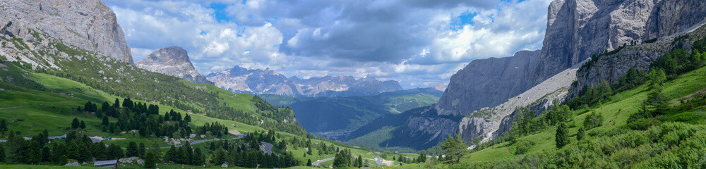 Fototapeta na wymiar Beautiful summer mountain view of Sella group on Dolomites