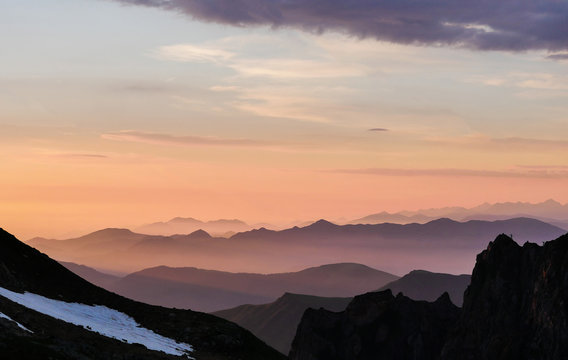 Lev&eacute; de soleil sur les Pyr&eacute;n&eacute;es