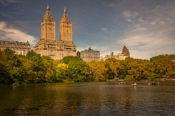 Fototapeta na wymiar Central Park Lake. New York City, USA at the Central Park Lake and Upper West Side skyline in the Autumn.
