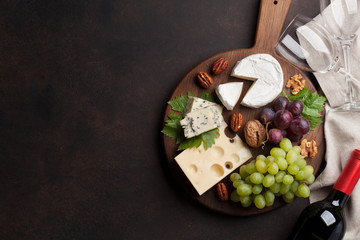 Fototapeta na wymiar Wine, grape and cheese