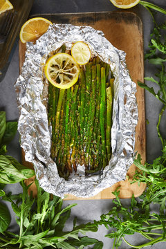 baked asparagus with lemon in foil