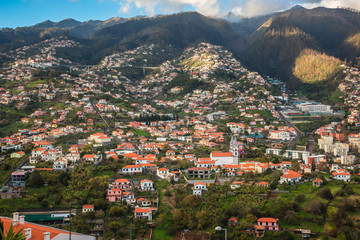 Fototapeta na wymiar View from Pico dos Barcelos to the Funchal city, Madeira, Portugal
