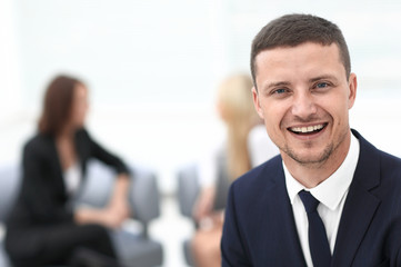 Fototapeta premium successful businessman on blurred background office