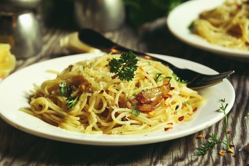 Spaghetti with olive oil and garlic sauce / Pasta Aglio E Olio