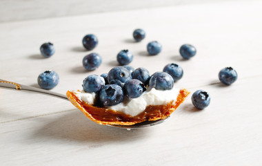 Cake with cream and blueberries