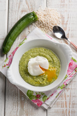 poached egg with zucchinis cream