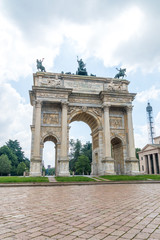 Obraz premium Historic Arch of Peace (Porta Sempione).
