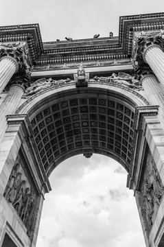 Fototapeta Close-up for arch of the Arch of Peace in Mialn, Italy. Porta Sempione in Black and white.