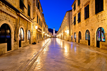 Fototapeta na wymiar Famous Stradun street in Dubrovnik night view