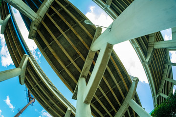 Obraz premium Skyward view of Interstate 95 highway running along downtown Miami.