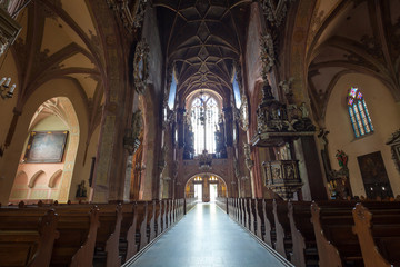 Fototapeta na wymiar Bogate Wnętrze Katedry w Świdnicy
