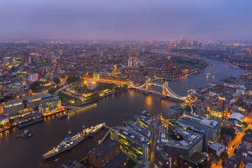 Fototapeta premium Stunning View of London's Tower Bridge at night