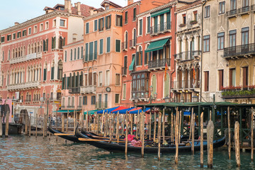 Fototapeta na wymiar Gondolas and buildings along the Grand Canal, Venice