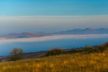 Fototapeta na wymiar Morning fog in the october day