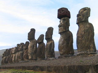 Isla de Pascua. Esculturas Moais de Rapa Nui en Chile
