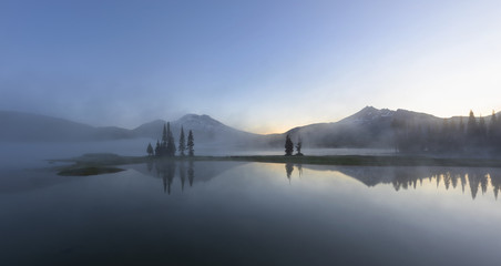 Sparks Lake is a beautiful lake in Mt Bachelor area, Central Oregon.