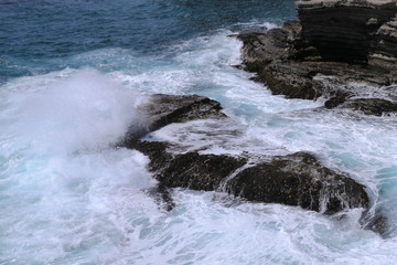 Big Waves clash against rocks  岩に砕ける大波