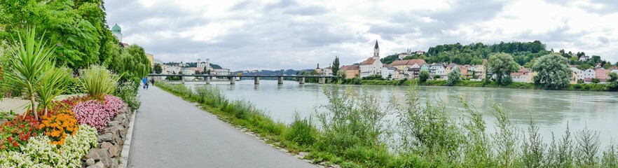 Fototapeta na wymiar Promenade Passau