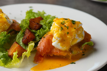 benedict egg with salmon and poached egg