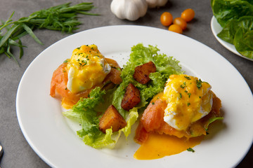 benedict egg with salmon and poached egg