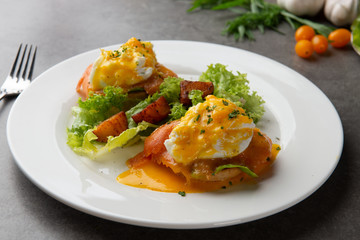 benedict egg with salmon and poached egg