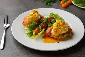 benedict egg with salmon and poached egg