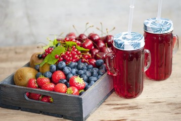 Fresh berry juices, antioxidants, vitamin drinks for health