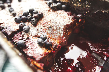 Berry crumble in the baking-Tin on the table
