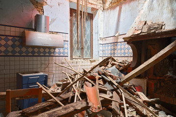 Cucina Arredata Urbex Casa Horror Terremoto Tragedia