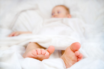 The baby is in bed. Closeup feet