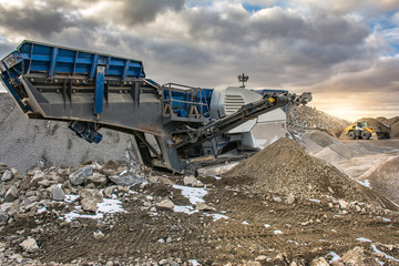 Stone processing and extraction plant to transform into gravel
