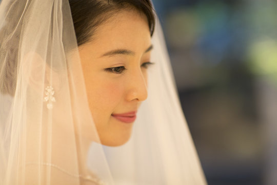 ウェディングドレス姿の新婦