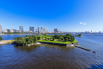 レインボープロムナードから台場公園の眺望 © picture cells