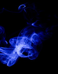 Obraz premium Blue smoke on black background