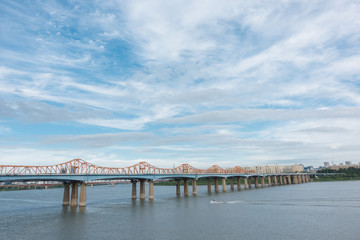 Fototapeta na wymiar 韓国のソウルの中心を流れる川、漢江(ハンガン)
