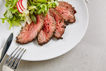 Roast Beef Salad with Green Mix