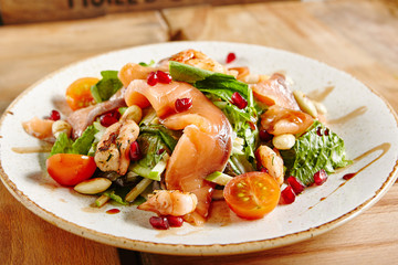 Salmon Salad with Shrimps and Green Mix