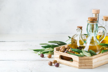 Obraz premium Assortment of fresh organic extra virgin olive oil in bottles