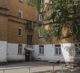Fototapeta na wymiar Old residential building. Apartment block. Kazakhstan (Ust-Kamenogorsk). Corner. Old architecture. Apartment building. Architectural background. Entrance to the house