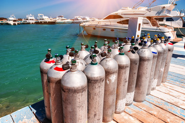 Naklejka premium Diving equipment on the wooden pier