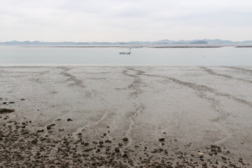 Obraz premium Foreshore at cloudy Jebu island Korea