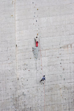 Klettern an der Staumauer